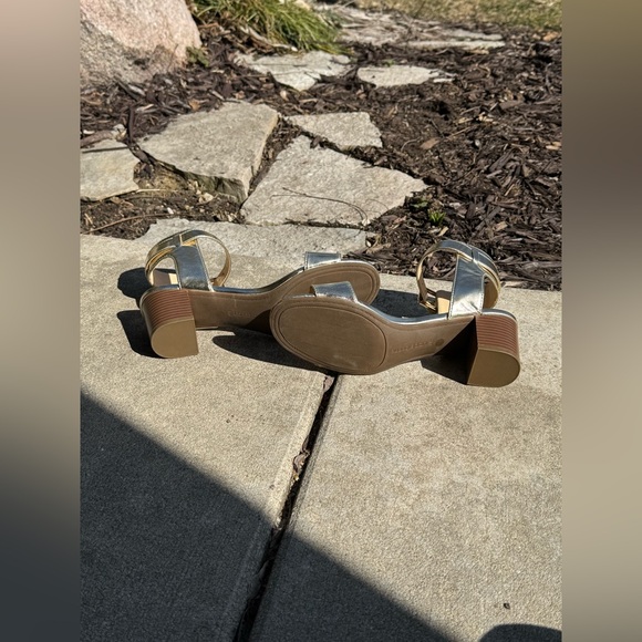 Liz Claiborne gold Eclipse sandals size 8 NWOT - Picture 5 of 7